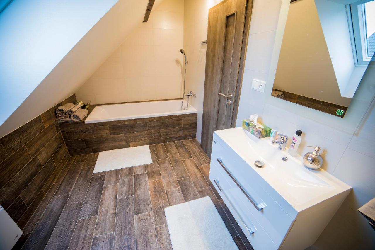 Apartman Dvorce Straz nad Nezarkou Ngoại thất bức ảnh